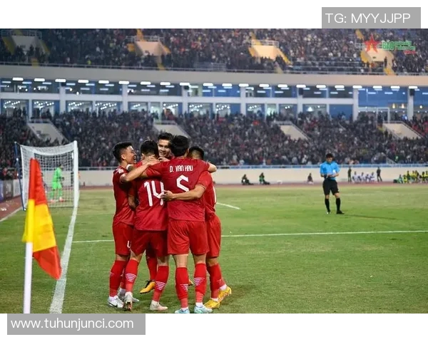 越南足球队迎战马来西亚队力争在友谊赛中展现实力与风采 越南足球队迎战马来西亚队力争在友谊赛中展现实力与风采