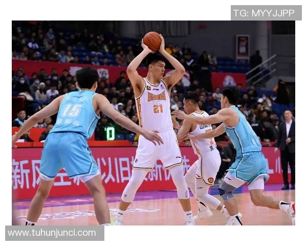 2017年CBA山东对阵广厦精彩比赛录像回顾与分析