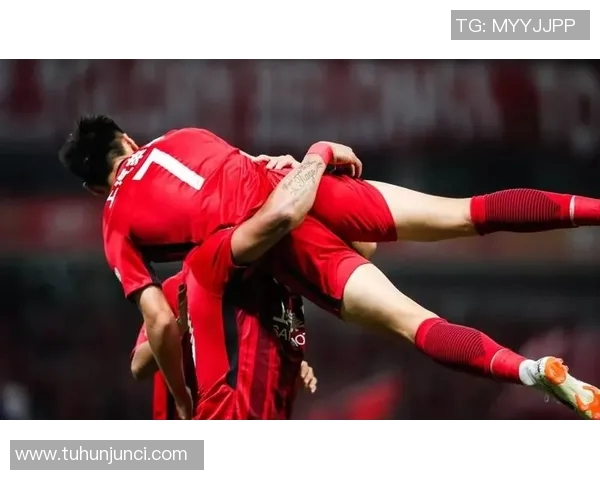 上港与恒丰激战正酣精彩直播尽在眼前不容错过的足球盛宴