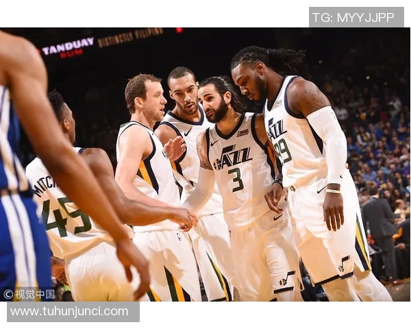 勇士与爵士激战正酣现场直播全程回顾与精彩瞬间分析
