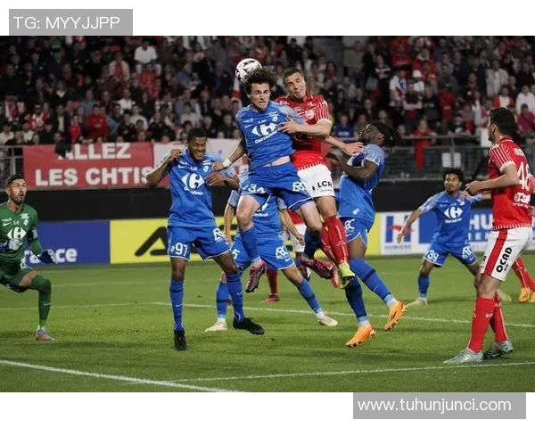 格勒诺布尔主场迎战索肖争夺法乙积分榜关键战役