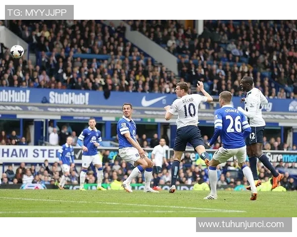 曼城U18青年队对决各大劲旅展现足球新星风采