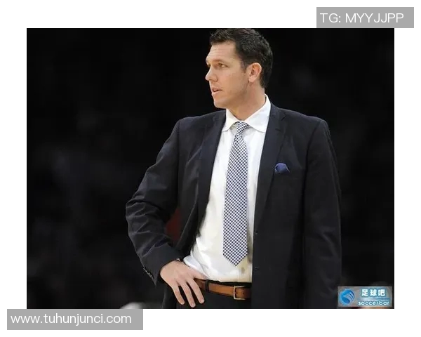 卢克沃顿执教生涯回顾与未来展望：篮球战术与团队建设的深度分析