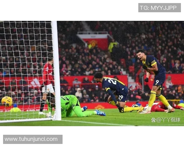 伊斯坦布尔主场迎战曼联双方争夺欧战小组出线关键战役